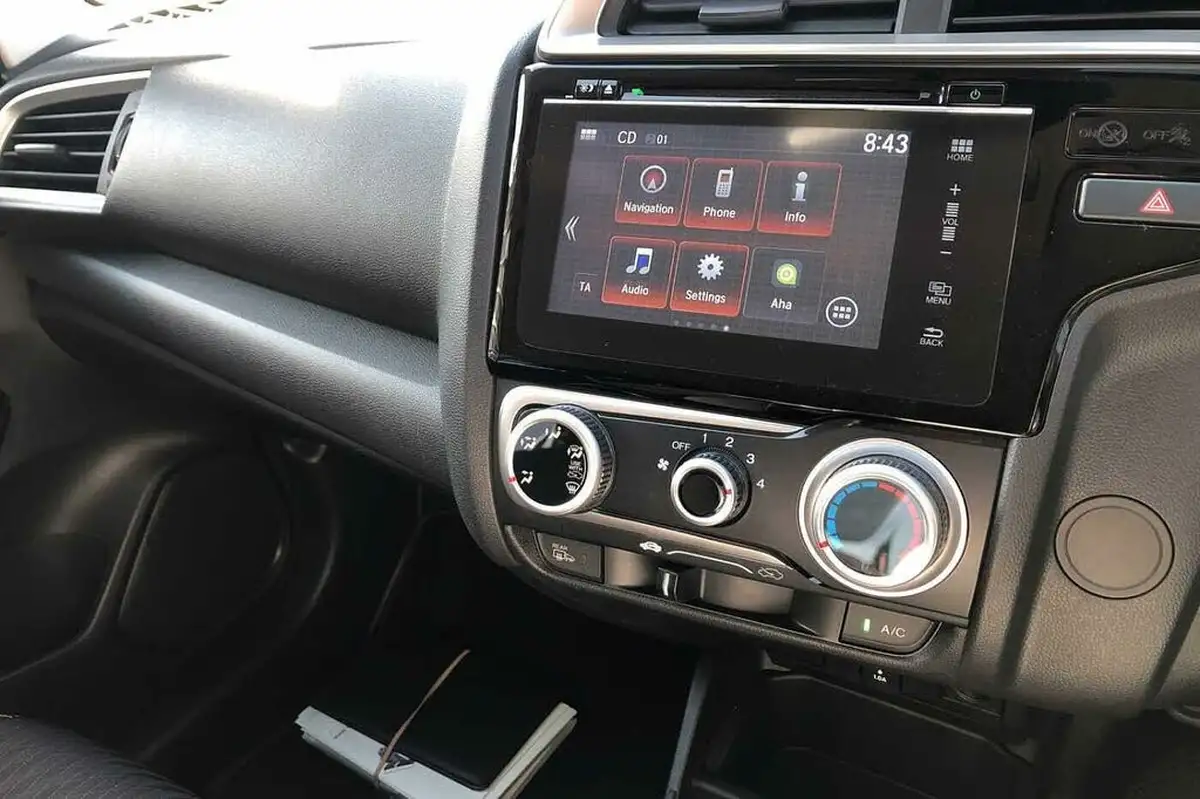 2018-honda-jazz-15-i-vtec-sport-navi-big-33