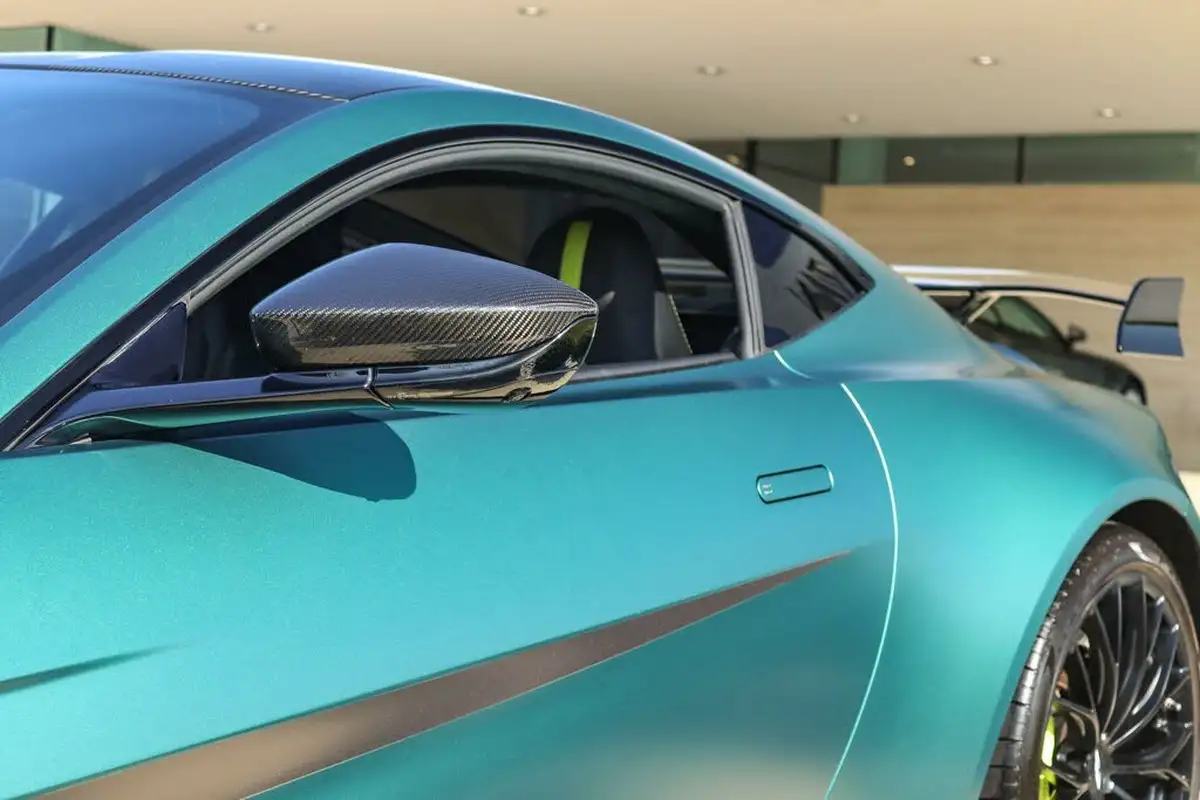 2022-aston-martin-vantage-big-11