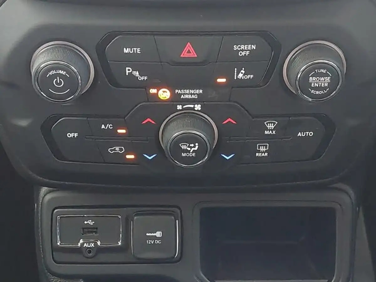 2021-jeep-renegade-10-gse-night-eagle-big-13