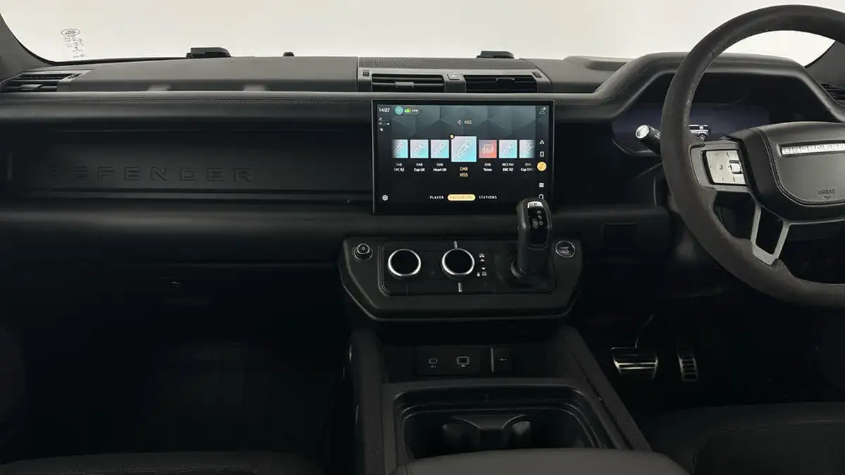 2023-land-rover-110-defender-50-p525-v8-carpathian-edition-big-11