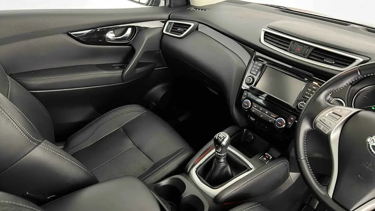 2017-nissan-qashqai-15dci-tekna-big-33