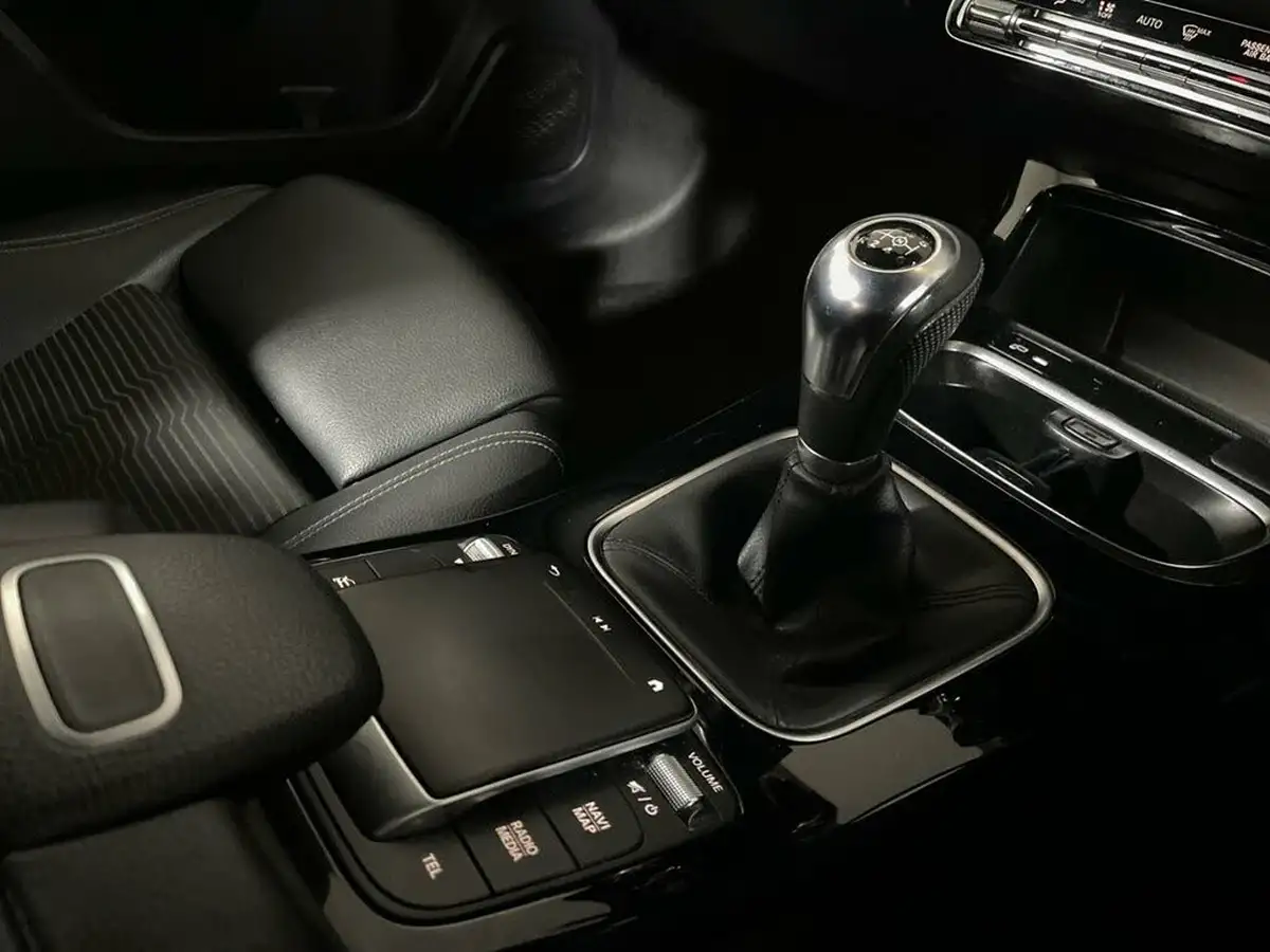 2020-mercedes-benz-a-class-13-a200-sport-saloon-4d-big-28
