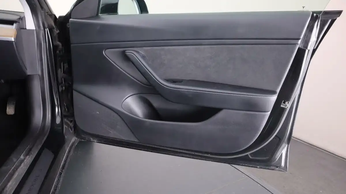 2020-tesla-model-3-e-standard-plus-big-15