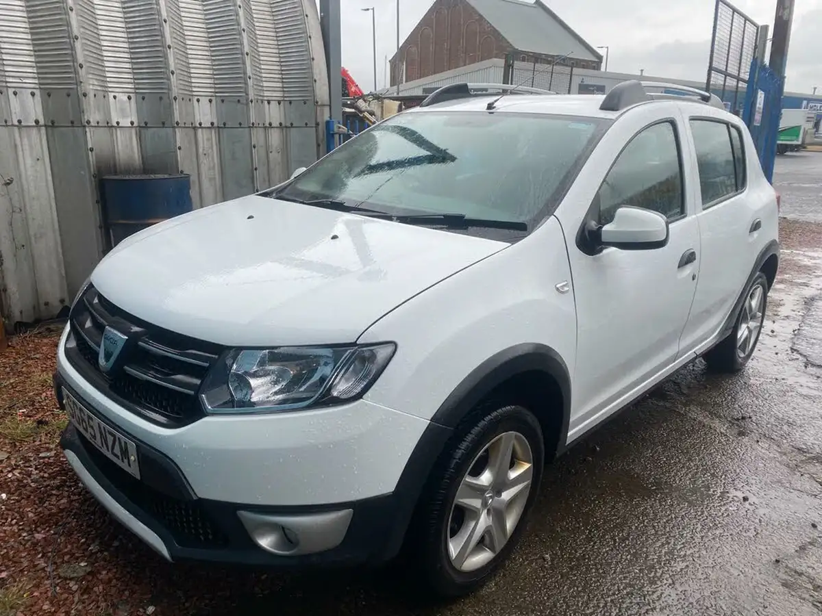 2015-dacia-sandero-stepway-09-tce-laureate-big-1