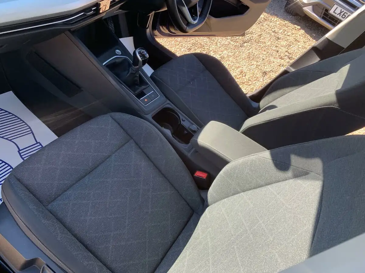 2020-volkswagen-golf-15-tsi-life-150ps-hatchback-big-29