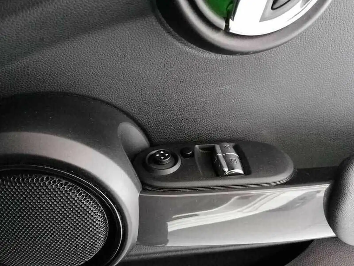 2020-mini-cooper-15-cooper-sport-hatchback-3d-big-29