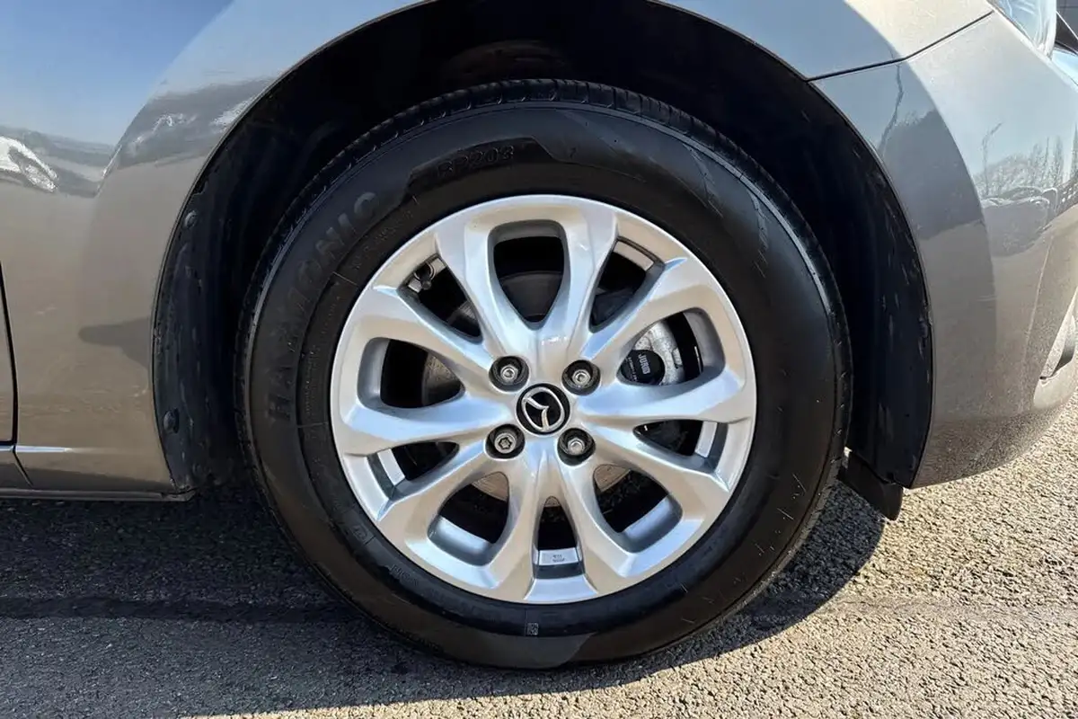 2019-mazda-mazda2-15-se-l-nav-big-9