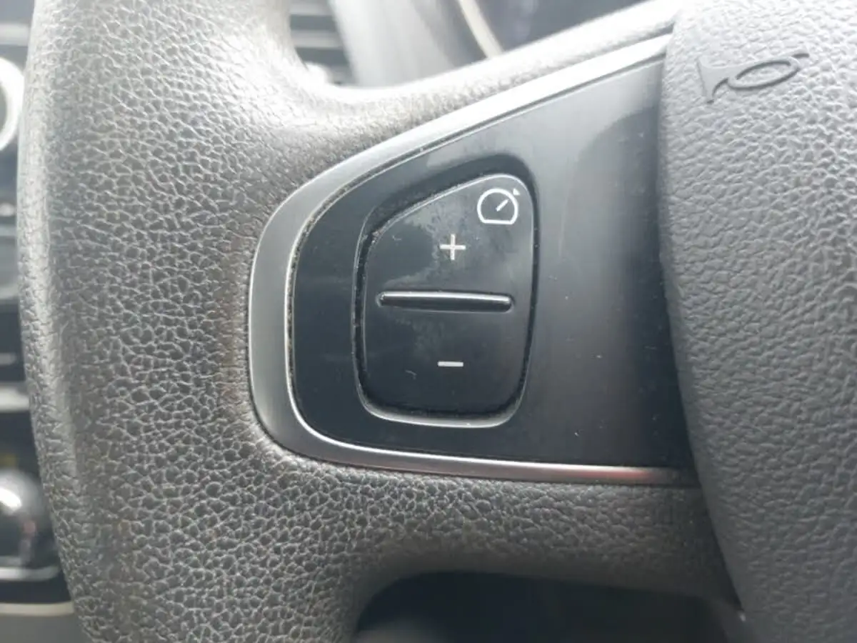 2019-renault-captur-09-tce-play-big-15