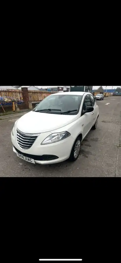 2014-chrysler-ypsilon-12-s-big-3