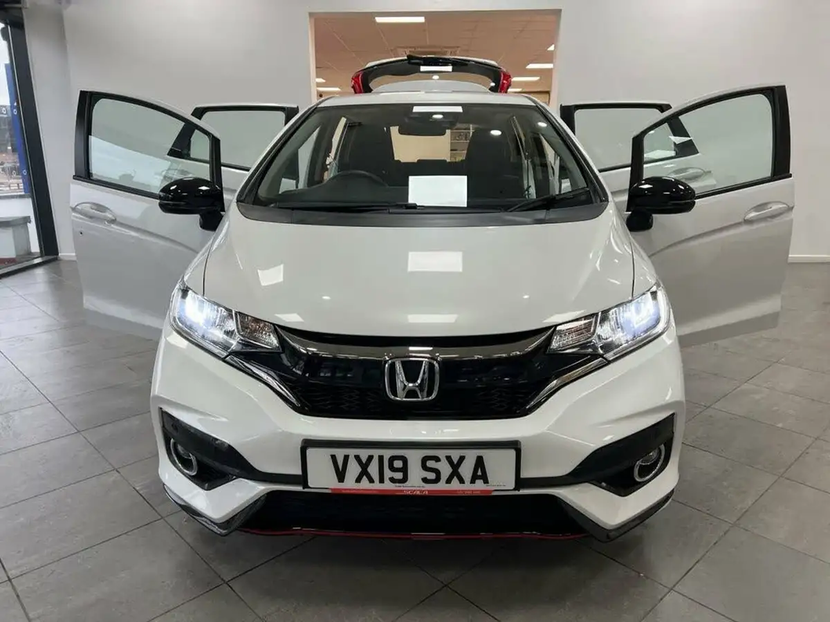 2019-honda-jazz-15-i-vtec-sport-navi-cvt-big-9