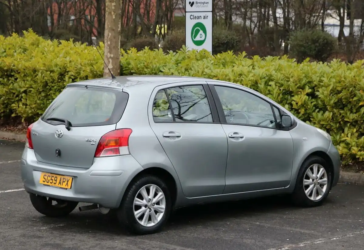 2009-toyota-yaris-133-tr-5d-mmt-big-2