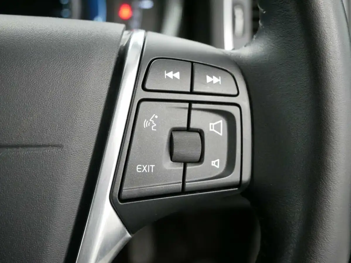 2016-volvo-v60-24td-d5-se-big-34