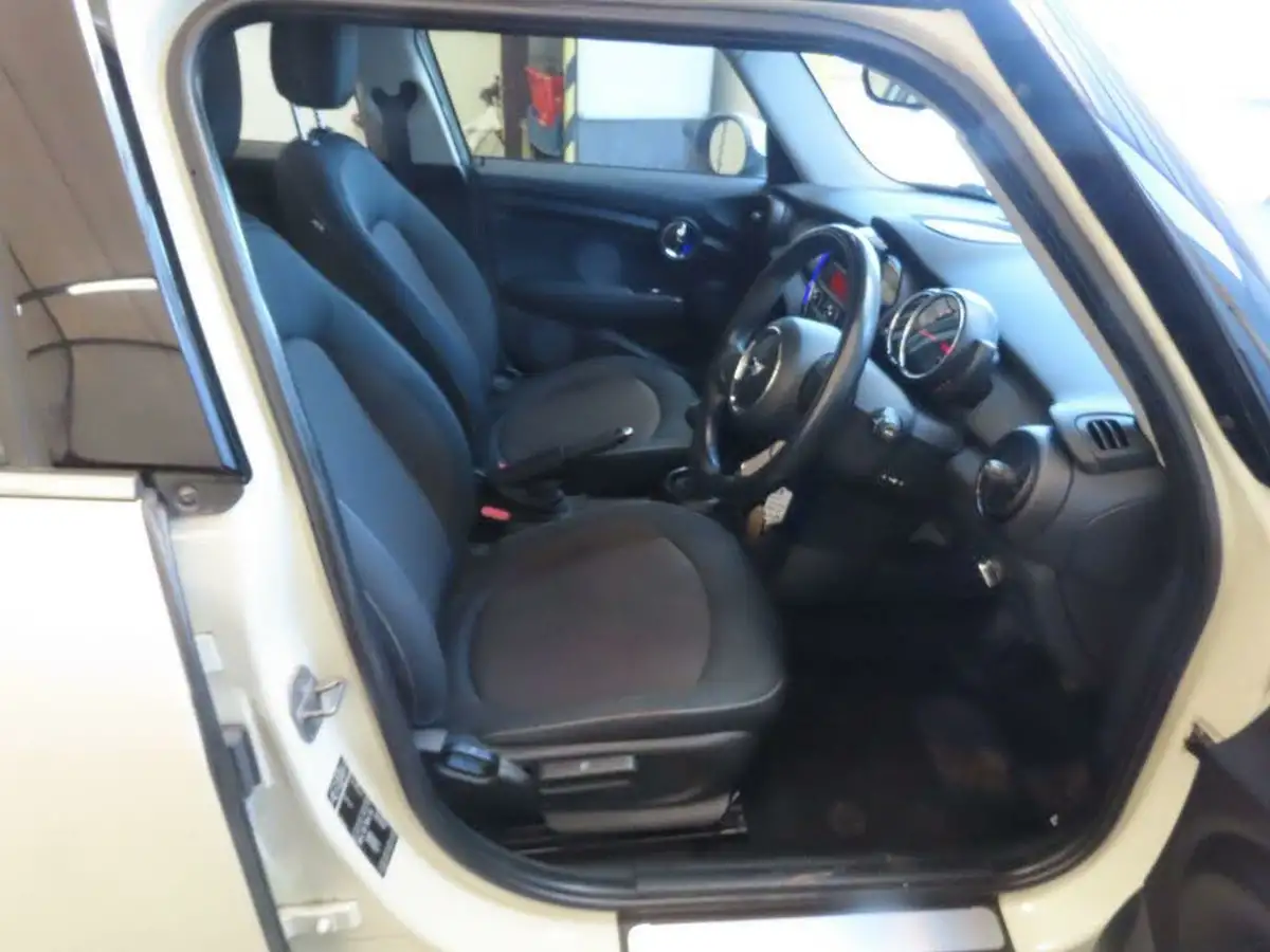 2014-mini-cooper-12-one-ss-5d-big-8