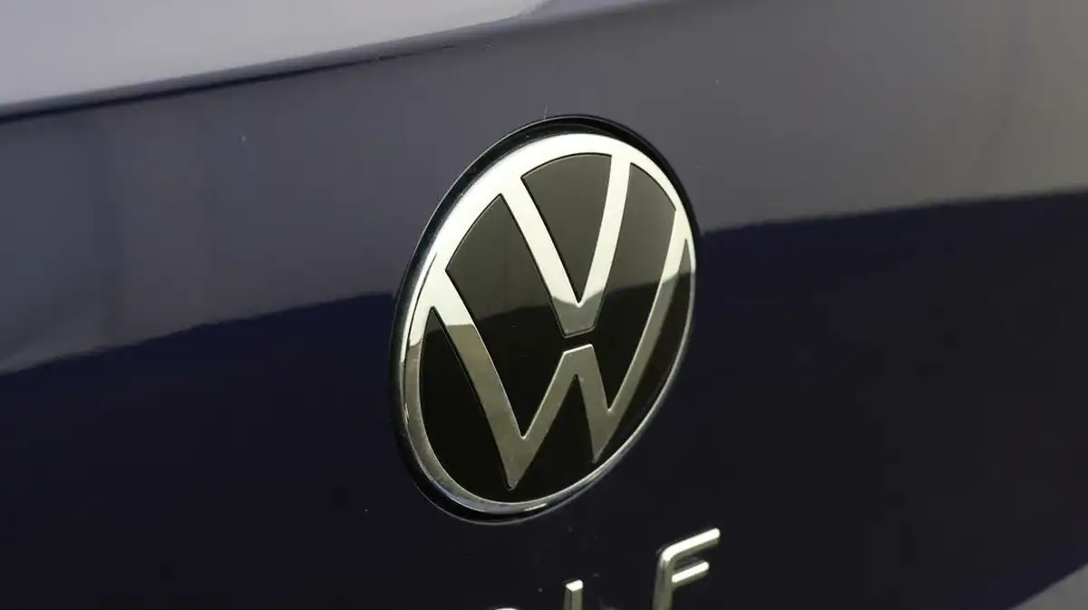 2022-volkswagen-golf-15-tsi-life-150ps-hatchback-big-19