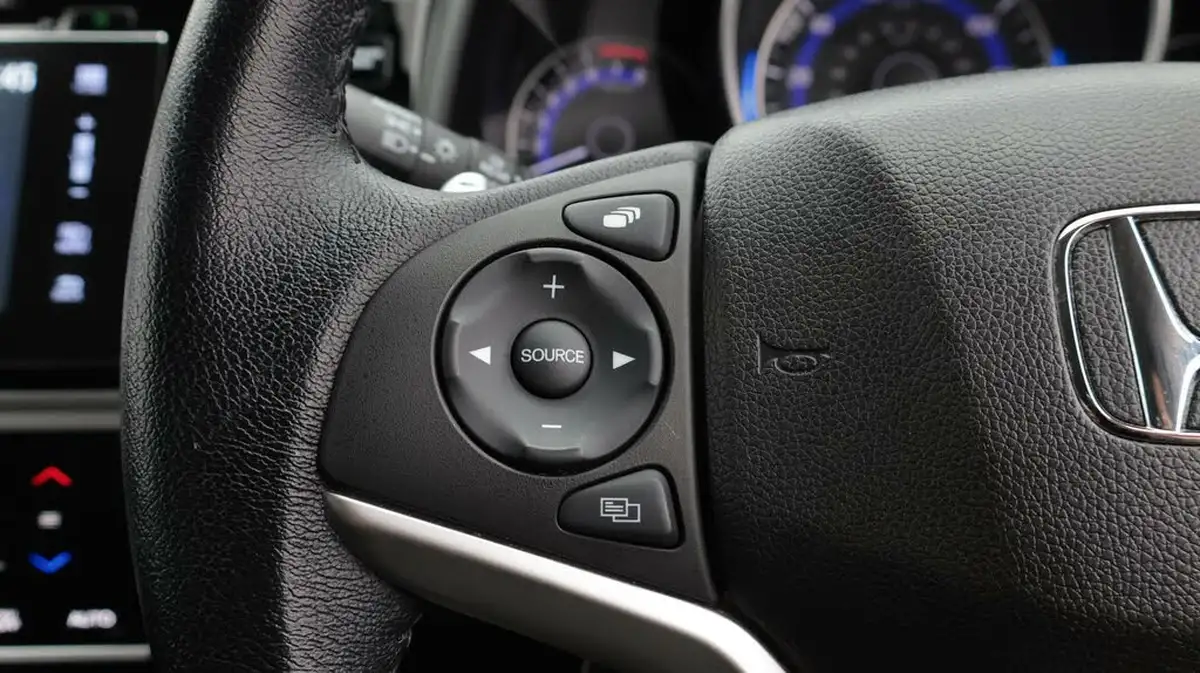 2018-honda-jazz-13-i-vtec-ex-cvt-big-24