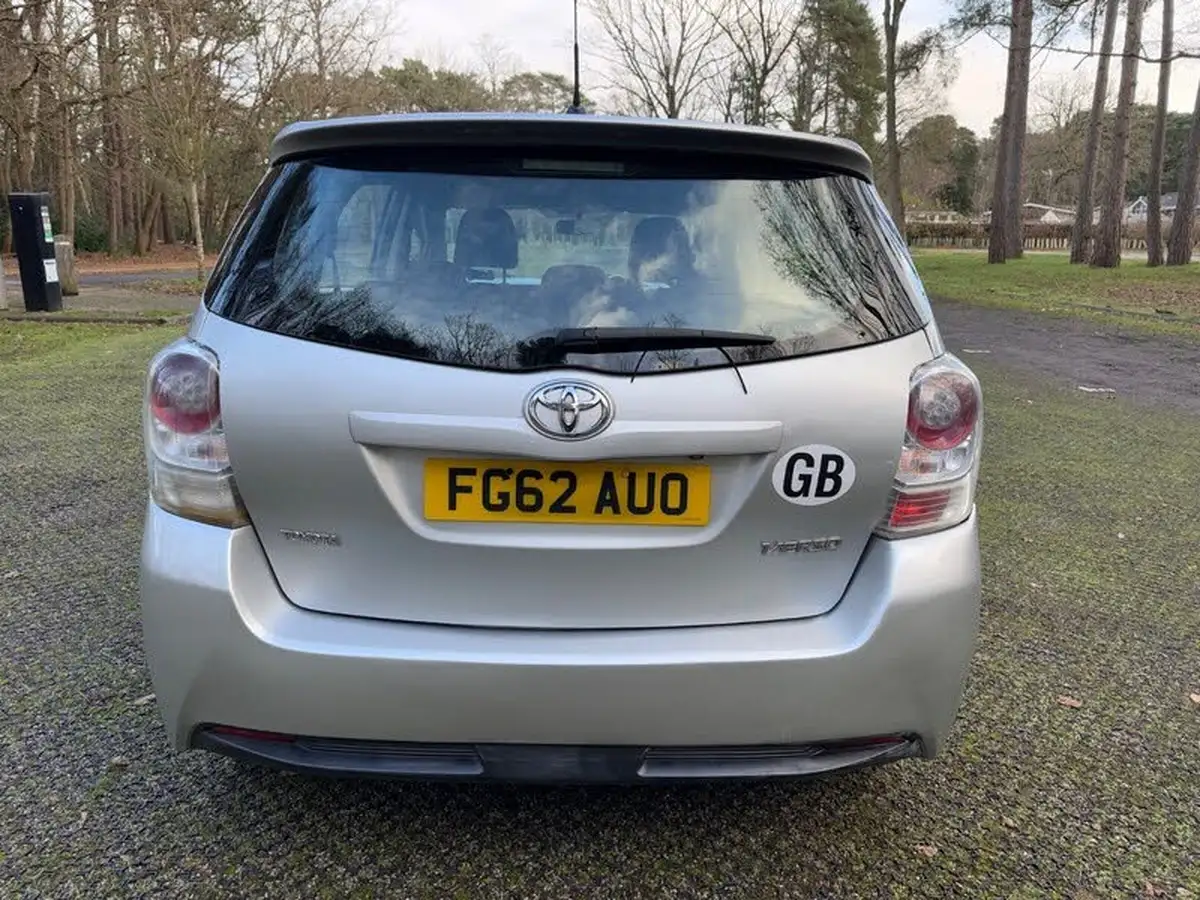 2012-toyota-verso-20td-tr-big-8