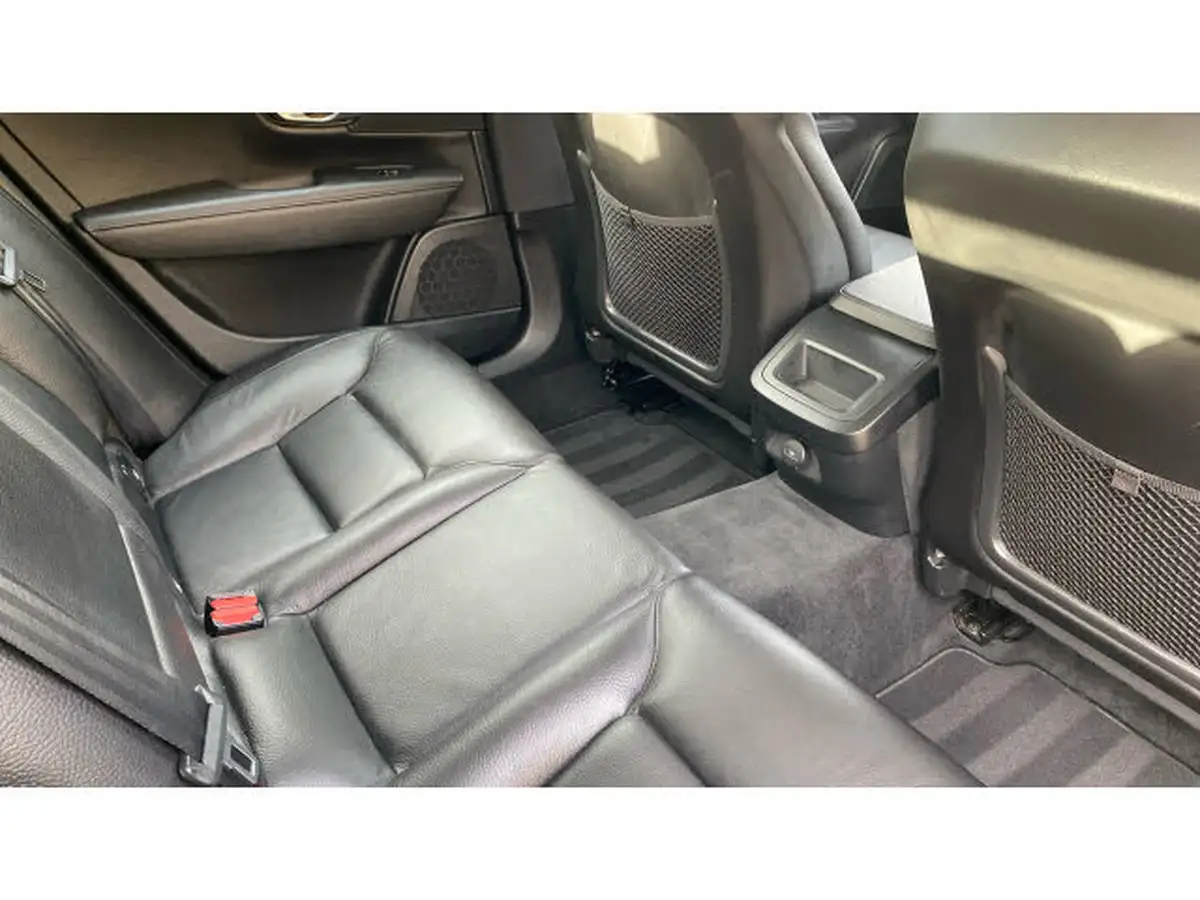 2021-volvo-v90-20-b4-momentum-big-32