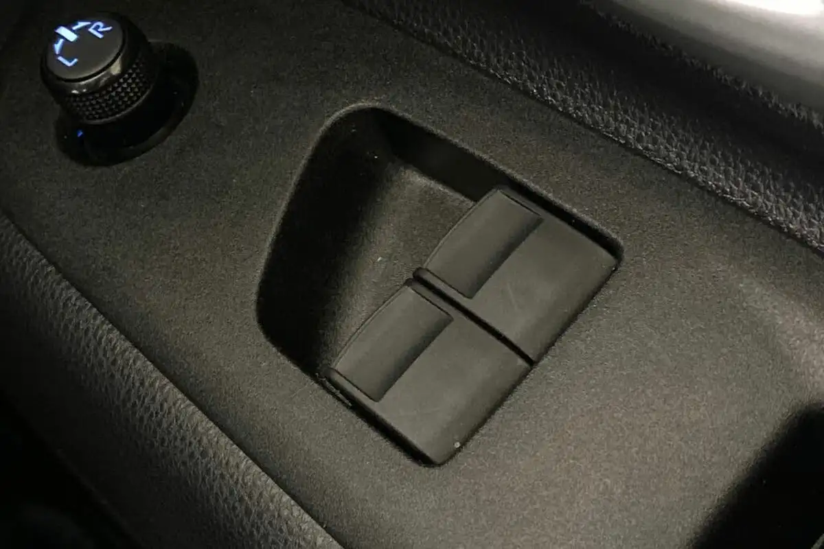 2023-toyota-aygo-x-10-vvt-i-edge-big-34