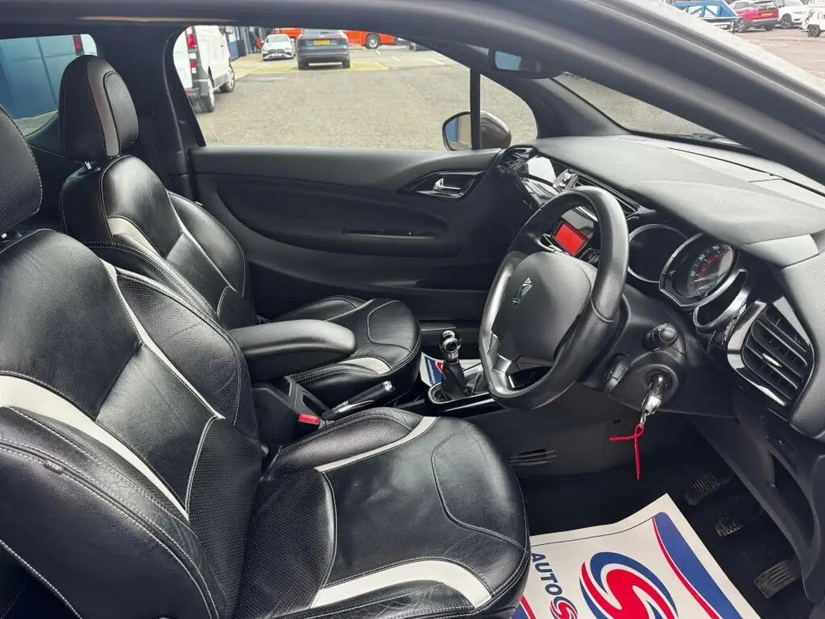 2013-citroen-ds3-16-dstyle-plus-vti-big-8