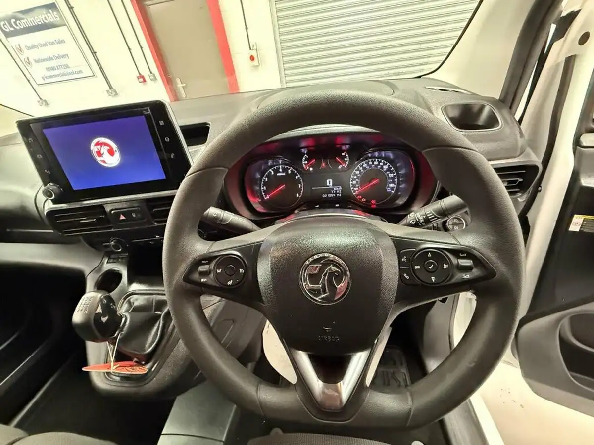 2021-vauxhall-combo-15cdti-sportive-2300-100pseu6dt-l2h1-panel-big-26