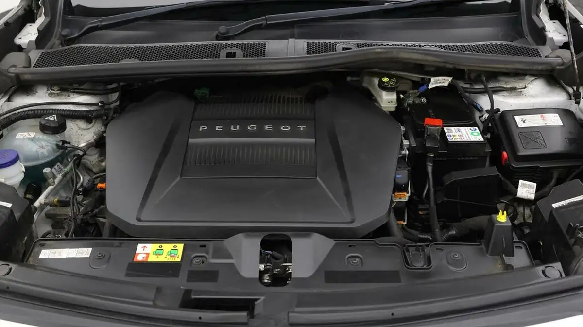 2021-peugeot-2008-suv-e-gt-big-18