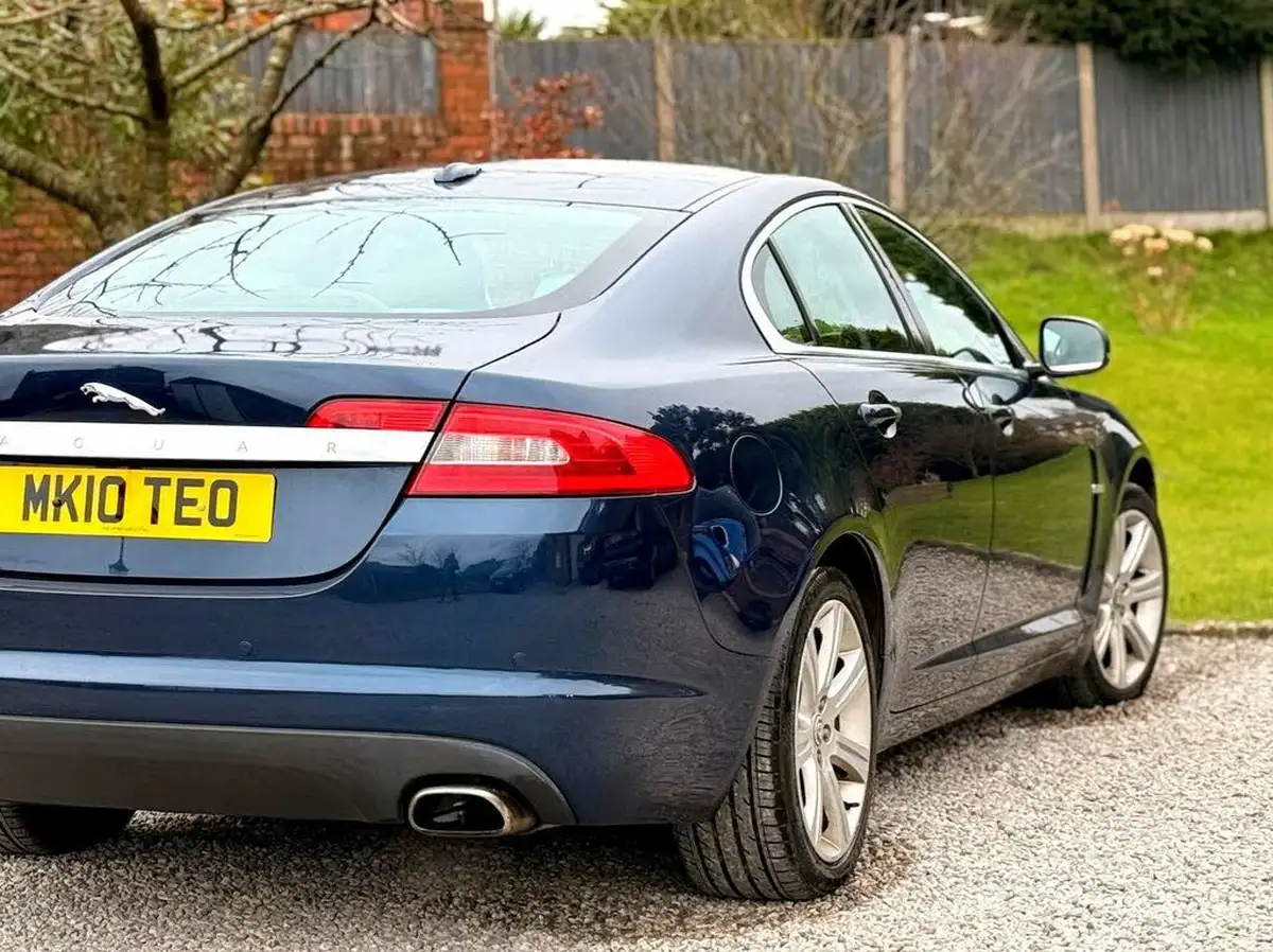 2010-jaguar-xf-30-luxury-big-12