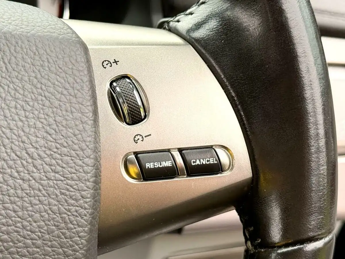 2010-jaguar-xf-30-luxury-big-36
