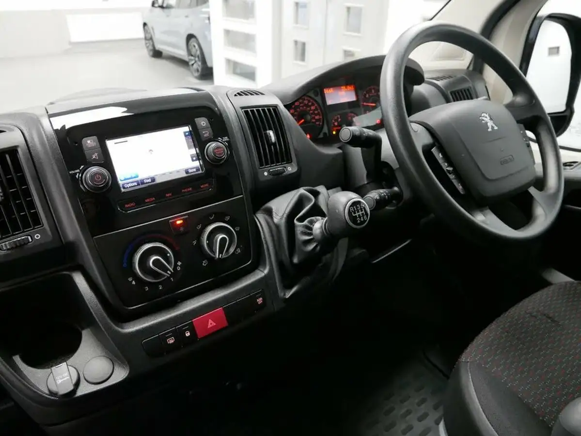 2021-peugeot-boxer-22-bluehdi-professional-335-l3-h2-140bhpeu6dt-panel-big-5