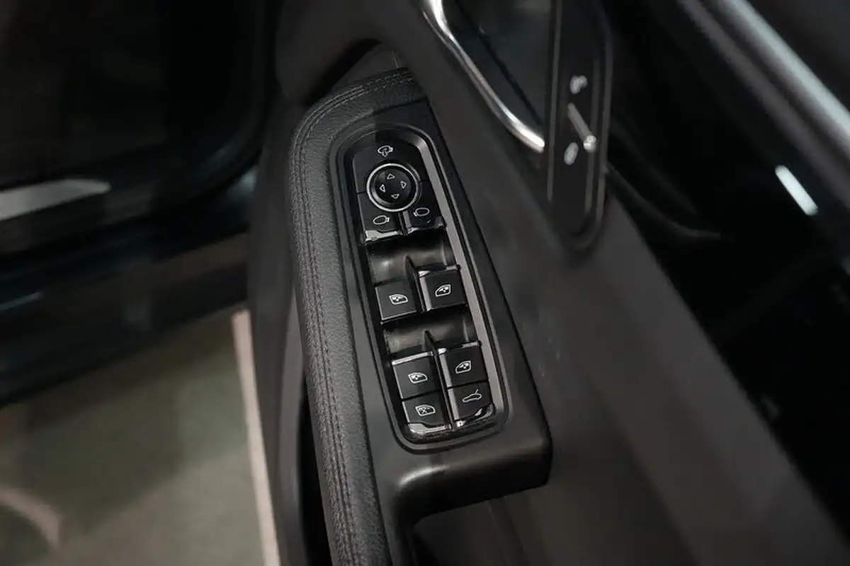 2016-porsche-macan-30td-s-big-35