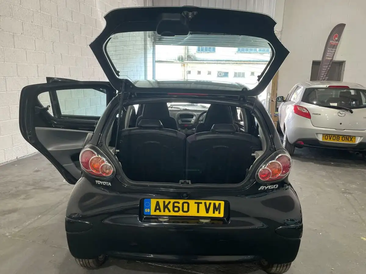 2010-toyota-aygo-10-aygo-black-ac-5d-big-35