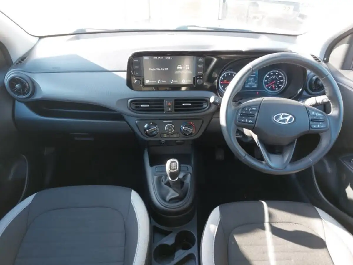 2021-hyundai-i10-10-se-connect-big-2