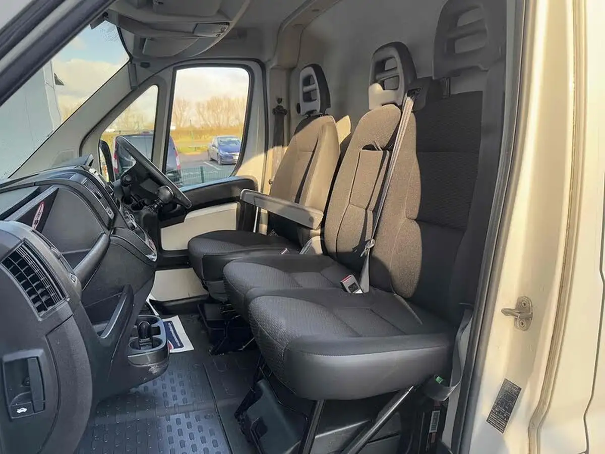 2019-citroen-relay-20bluehdi-35-l2h2-big-20