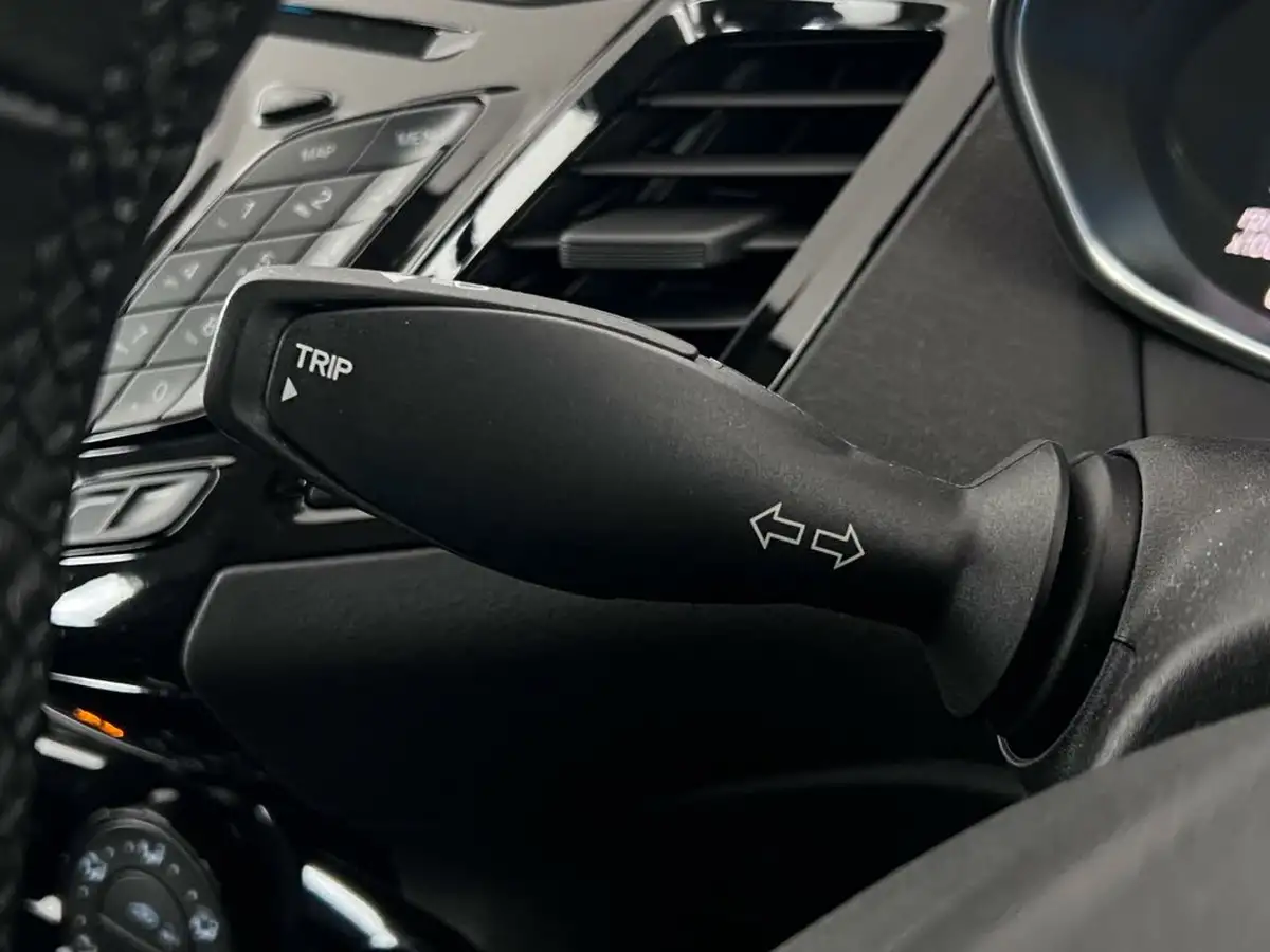 2016-ford-fiesta-125-zetec-5d-big-18
