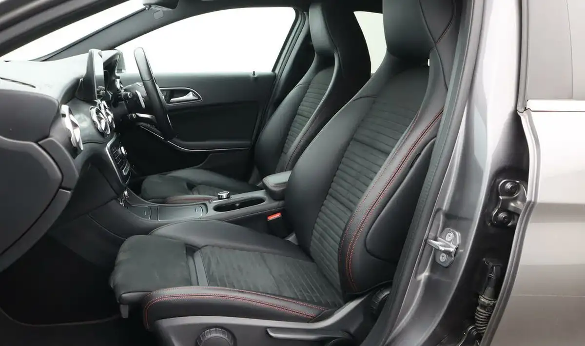 2020-mercedes-benz-gla-class-16-gla-180-amg-line-edition-7g-dct-big-14