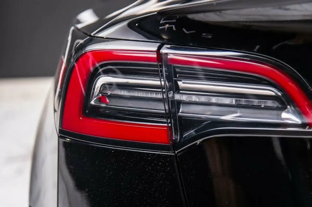 2020-tesla-model-3-e-performance-big-33