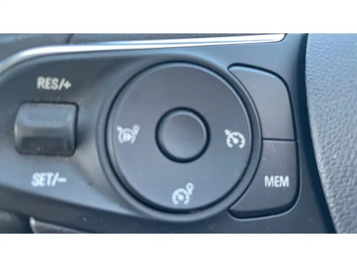 2023-vauxhall-grandland-12-design-130ps-big-23