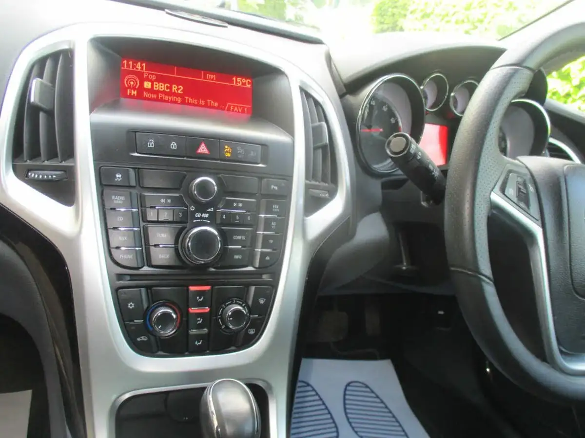 2011-vauxhall-astra-16-sri-vvt-16v-115ps-estate-5d-auto-big-29