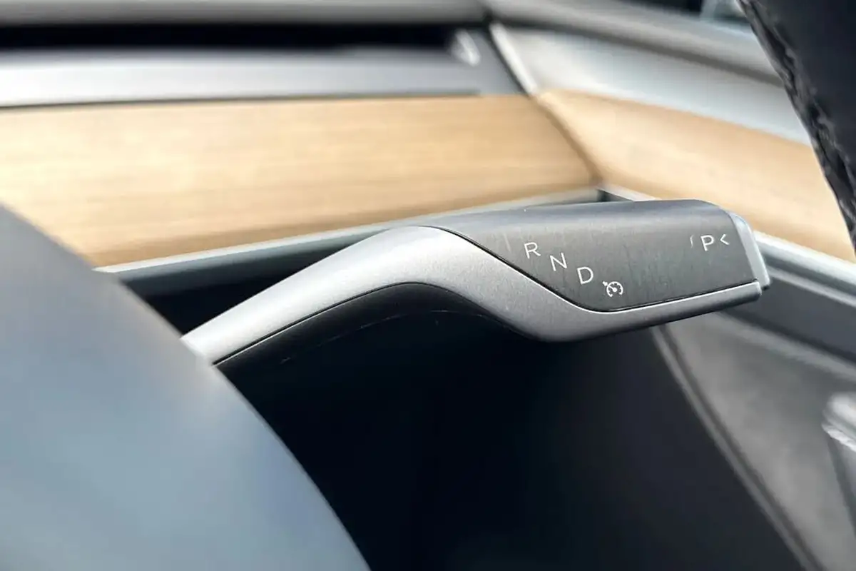 2022-tesla-model-y-e-long-range-big-25