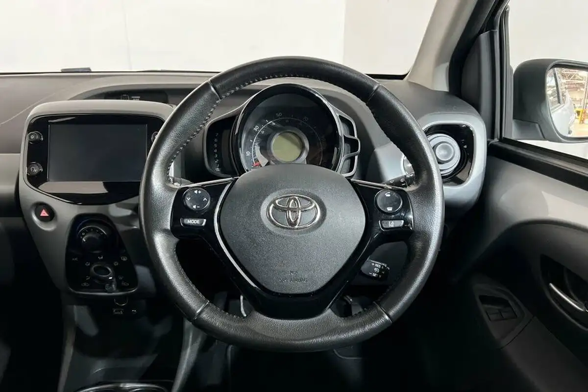 2021-toyota-aygo-10-vvt-i-x-play-tss-big-19