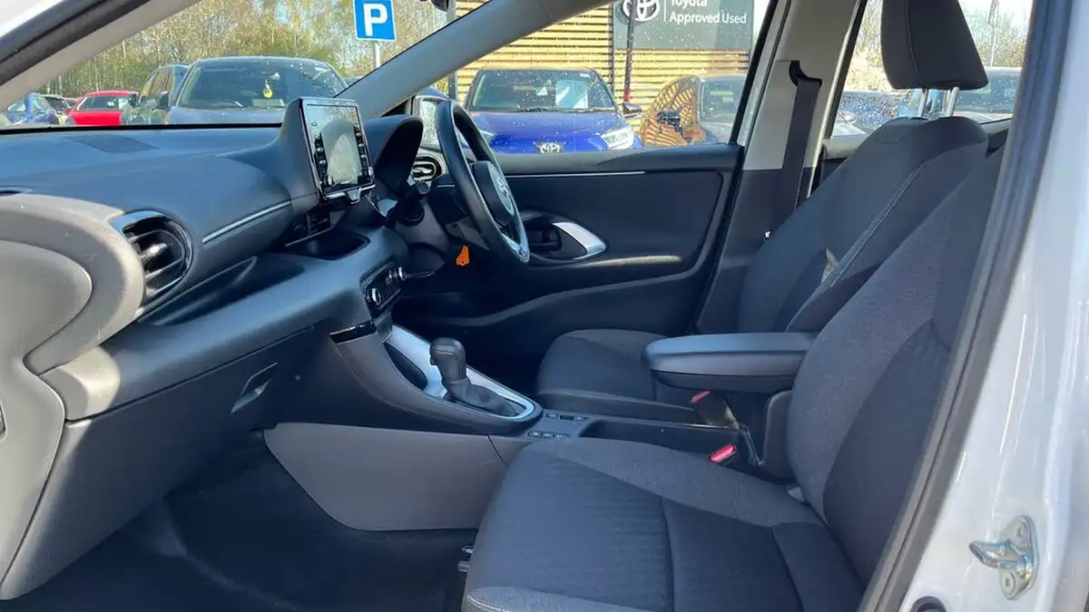 2022-toyota-yaris-15-vvt-i-icon-big-9