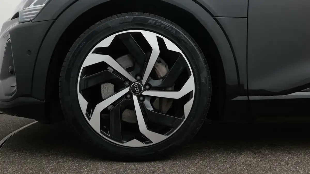2022-audi-e-tron-55e-black-edition-sportback-big-18