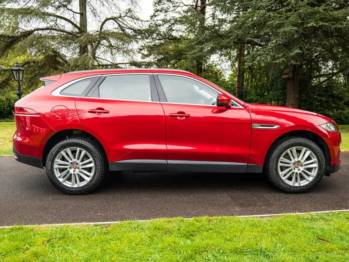 2016-jaguar-f-pace-20-i4d-portfolio-awd-auto-big-6