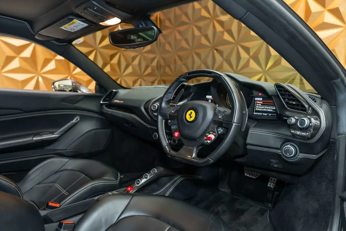 2017-ferrari-488-39-488-gtb-big-12