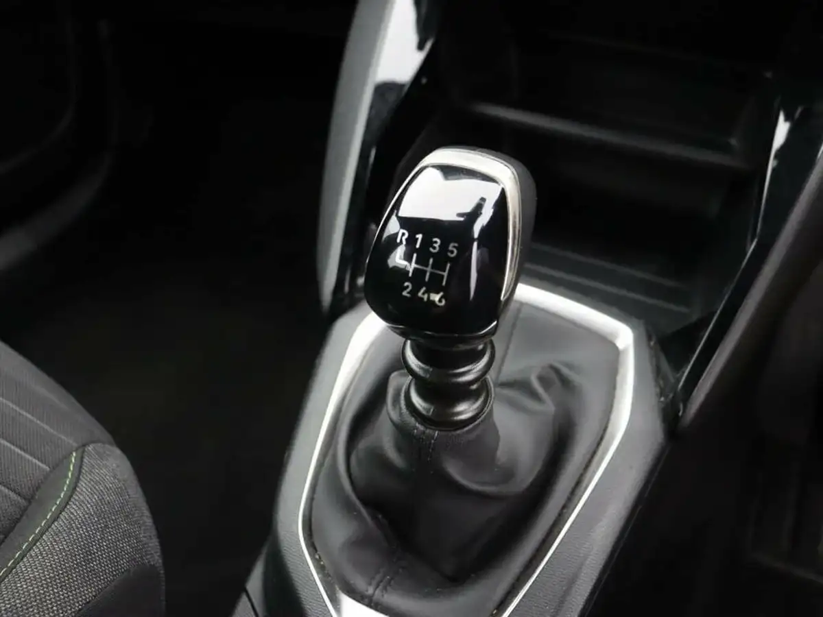 2023-peugeot-2008-suv-12-puretech-active-big-19