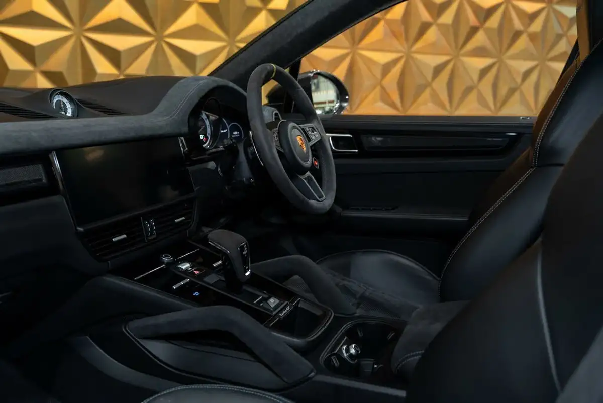 2022-porsche-cayenne-40-v8-turbo-gt-big-10