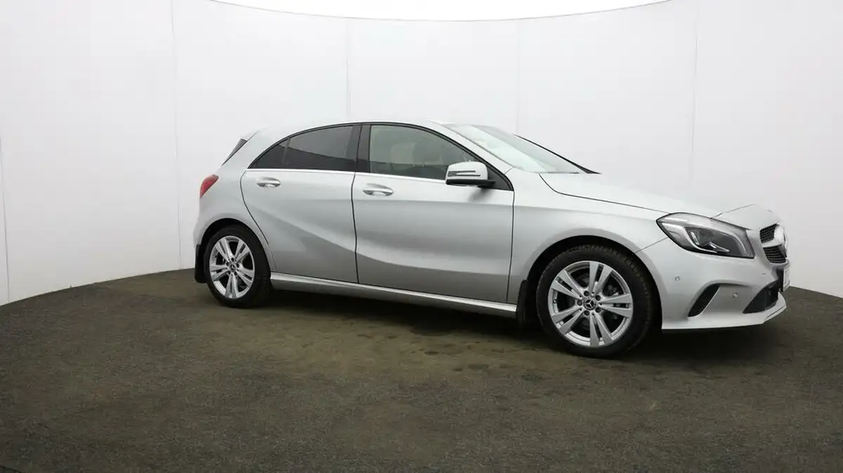 2017-mercedes-benz-a-class-15d-a180d-sport-premiumss-7g-dct-big-38