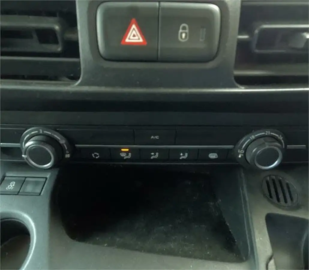 2020-vauxhall-combo-15cdti-sportive-2300-100pseu6dt-l2h1-panel-big-13
