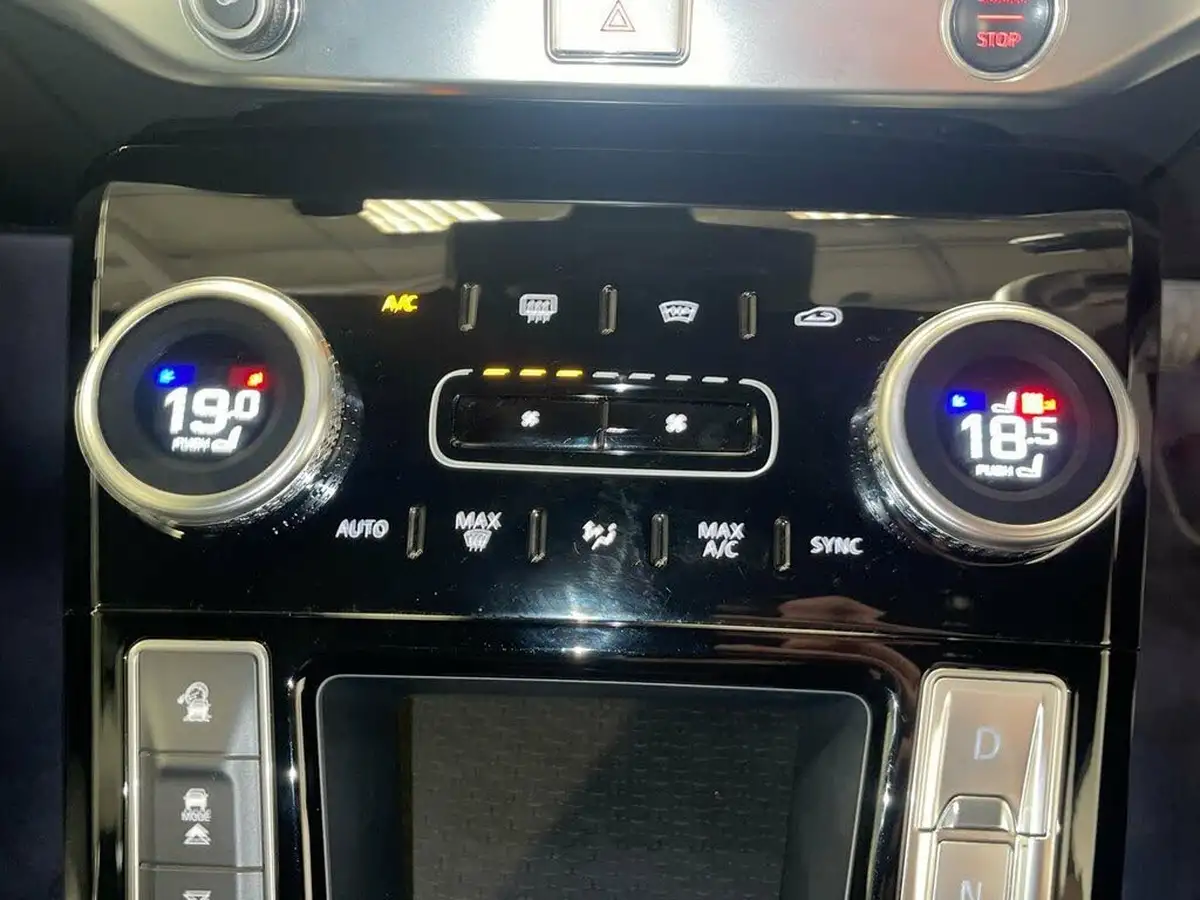 2021-jaguar-i-pace-ev400-black-big-7