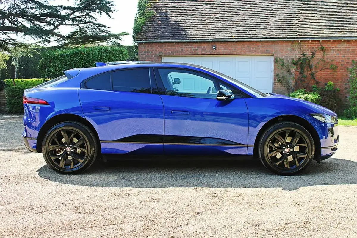 2021-jaguar-i-pace-ev400-black-big-6