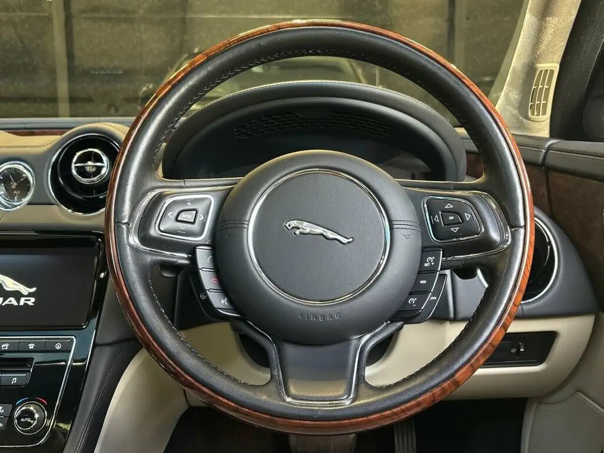 2019-jaguar-xj-series-30td-xj-portfolio-lwb-big-15